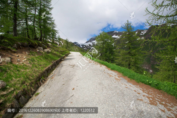 瑞士山區(qū)危險公路