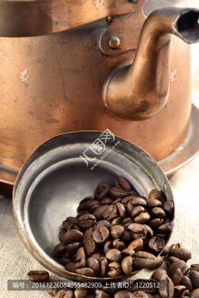 壺蓋內(nèi)的咖啡豆
