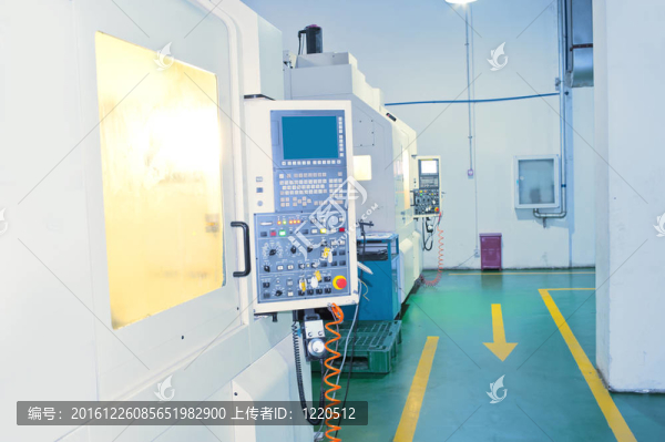 數(shù)控機床操作中的工人