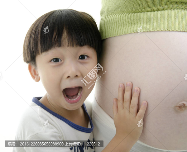 令人驚訝的男孩