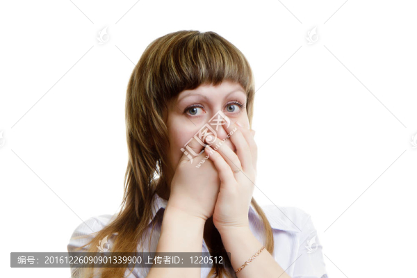 嚇壞了的年輕女人