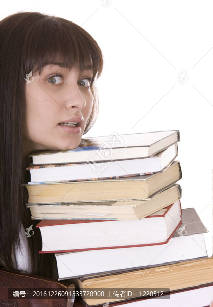 聰明的女孩與堆書。