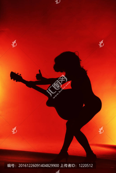 女人與吉他剪影