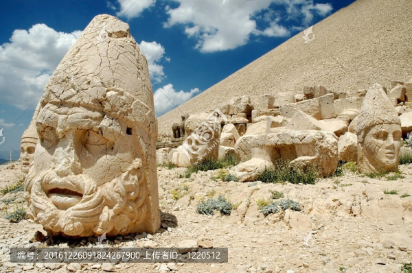 神頭土耳其內(nèi)姆魯特山；