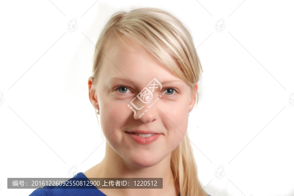 真正的年輕女人微笑