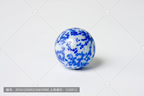 藍色和白色斑點的玻璃大理石