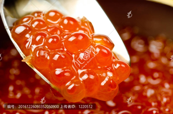 魚子醬的勺子