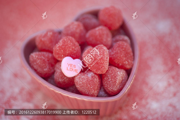 是的；愛