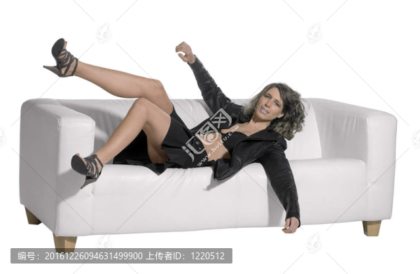 躺在沙發(fā)上的女人