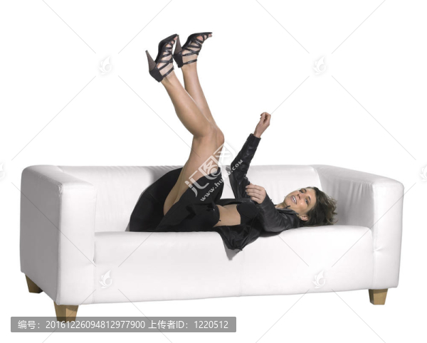 躺在沙發(fā)上的女人