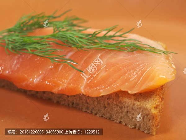 與腌熏三文魚點(diǎn)心