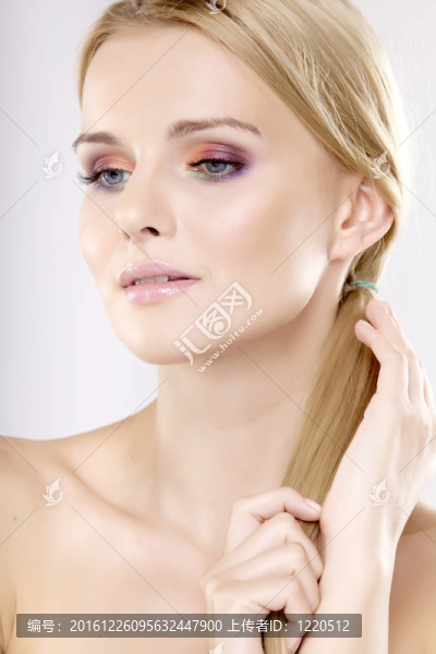 漂亮的金發(fā)美女