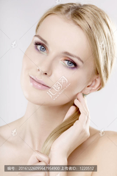 漂亮的金發(fā)美女
