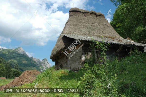 在Transylvania的木房子