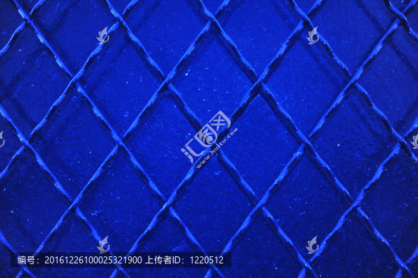 墻上的金屬網(wǎng)格