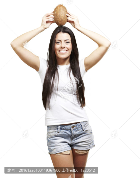 拿著椰子的女人