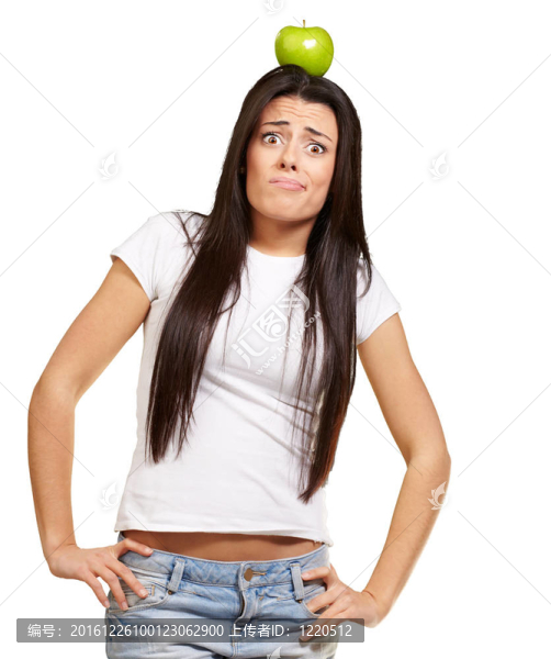 年輕女子拿著青蘋(píng)果在她的頭在WHI的肖像