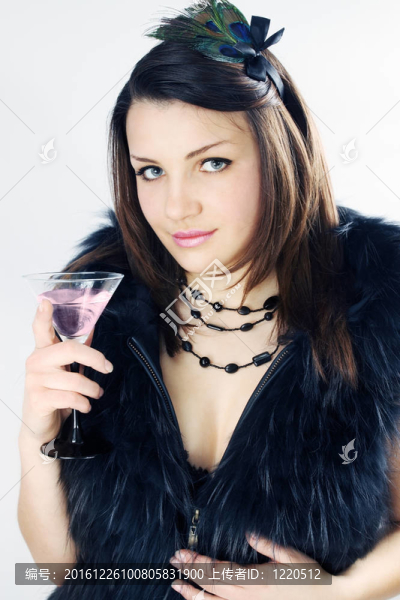 女人穿皮衣的