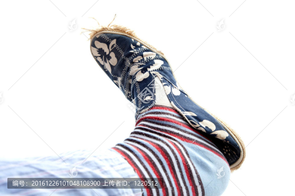 休閑時尚鞋看起來骯臟無家可歸