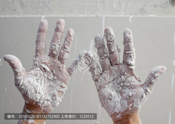 男人的手astist抹灰墻皮裂