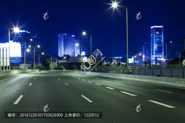 晚上公路