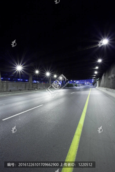 晚上公路