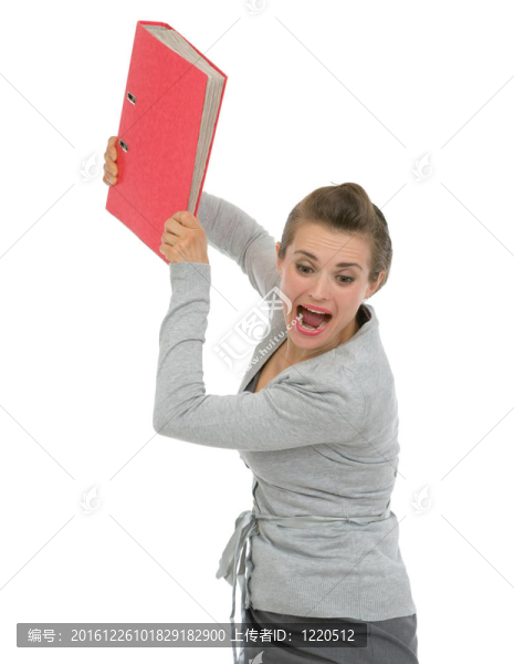 憤怒的商業(yè)女性在憤怒投擲文件夾