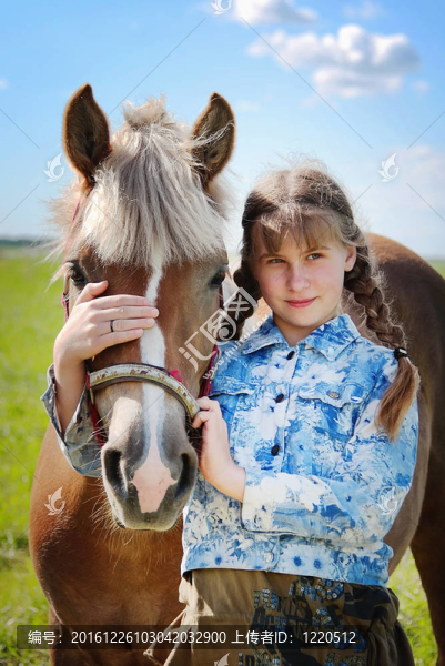 女孩和馬
