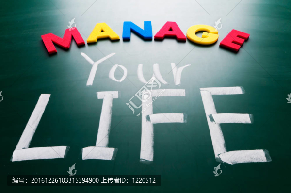 管理你的生活；黑板上的概念詞。