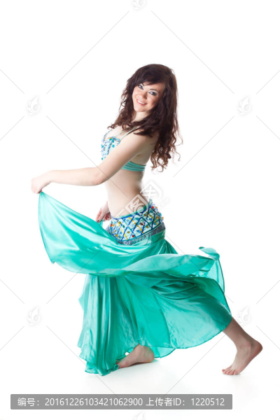 美麗的女人在跳舞阿拉伯舞蹈
