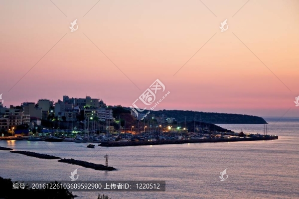 早晨在城市上空。