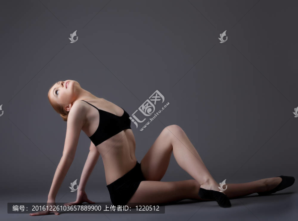 黑頂看光青年女孩