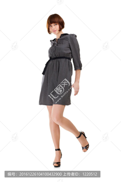 一個(gè)自信的年輕女性的完整肖像