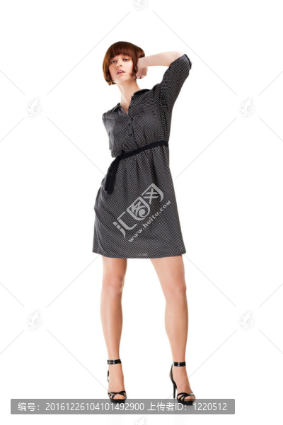 一個自信的年輕女性的完整肖像