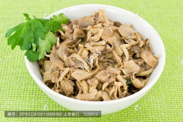 蘑菇炒？在黃油