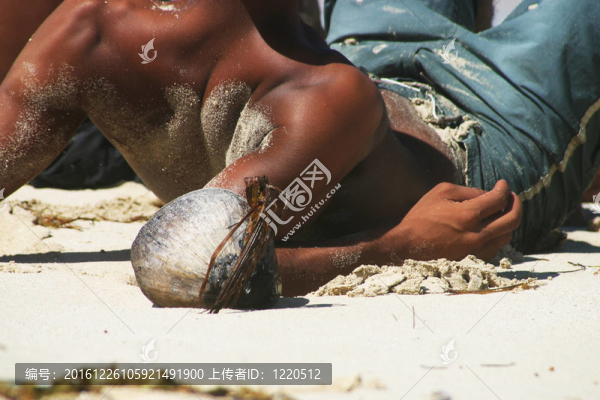 在海灘上放松