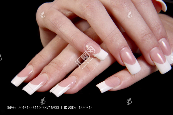 長(zhǎng)指甲的手指