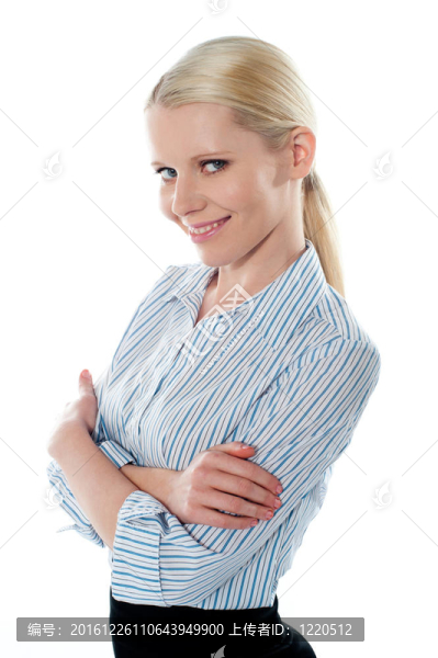 在風(fēng)格上冒充女售貨員；雙臂