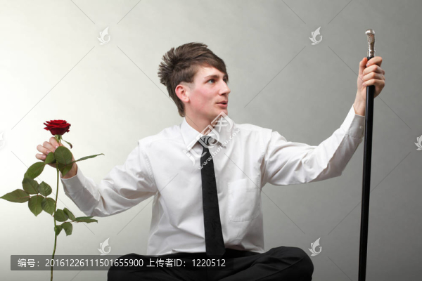 年輕人和玫瑰之愛的肖像