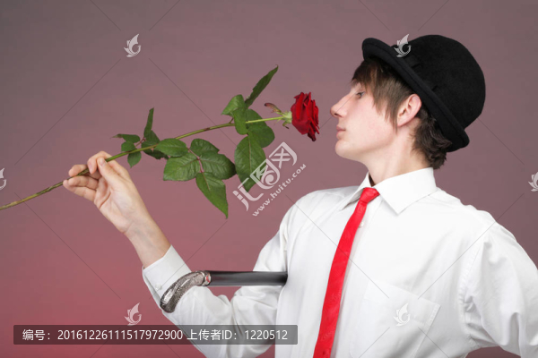 年輕人和玫瑰之愛(ài)的肖像