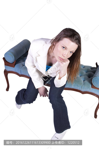 坐在椅子上的女人