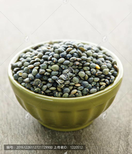 未煮熟的扁豆碗法國