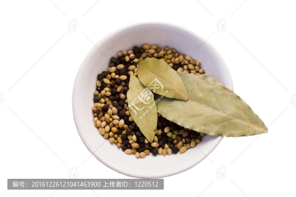 月桂葉；香菜籽；胡椒在碗