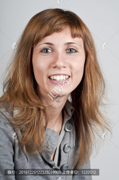 金發(fā)女郎笑的肖像