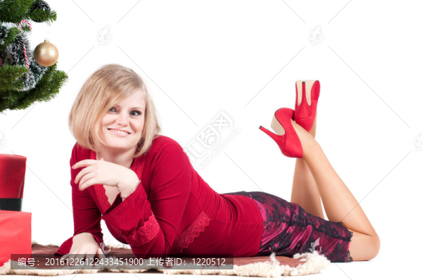 帶圣誕禮物的快樂女人