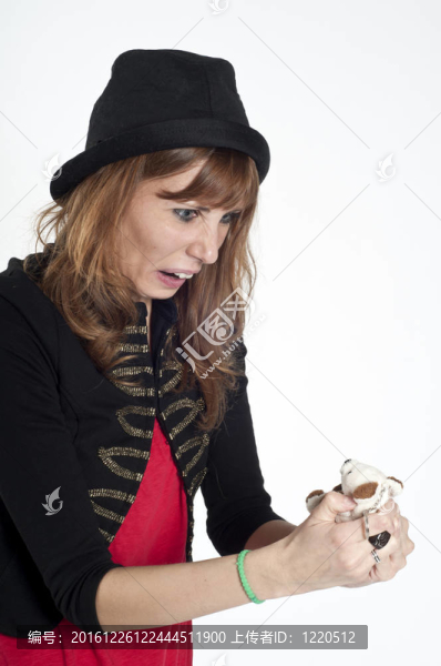 蒙面金發(fā)女郎假扮