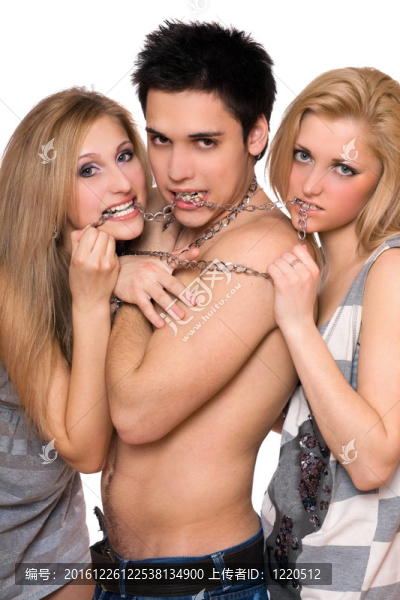 兩個(gè)漂亮的女孩和一個(gè)男人