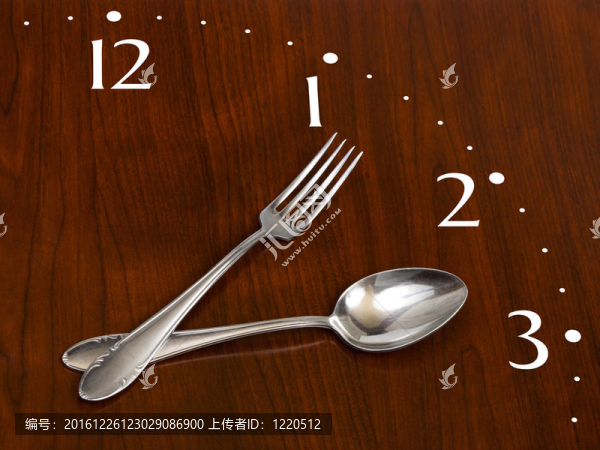 用勺子和叉子做成的鐘