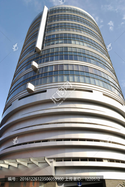 現(xiàn)代建筑反對藍天