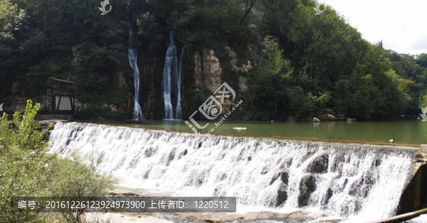 從著名的地方叫做LES,pertes,de,la瓦爾塞林瀑布；法國(guó)；阿爾卑斯山；全景
